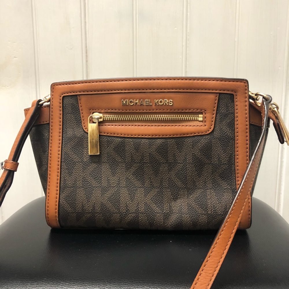 Michael Kors crossbody purse